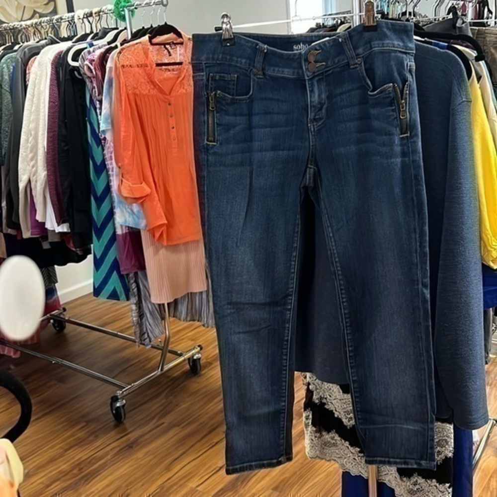 Soho size 6 pants cropped boyfriend